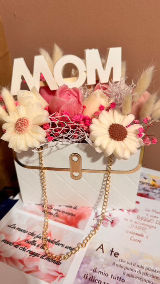 "Fiori di Stile: La Borsa Floreale che Fa Colpo!"